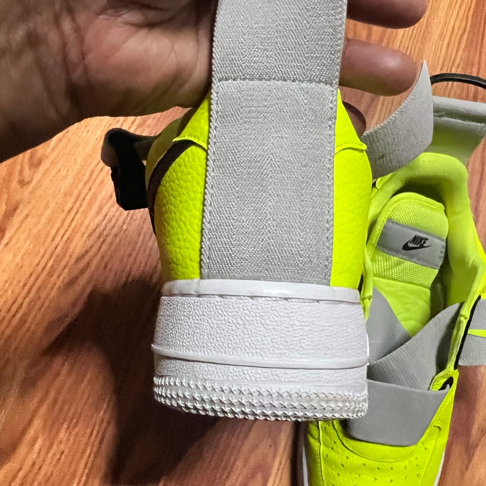 Nikes - Picture 5 of 6